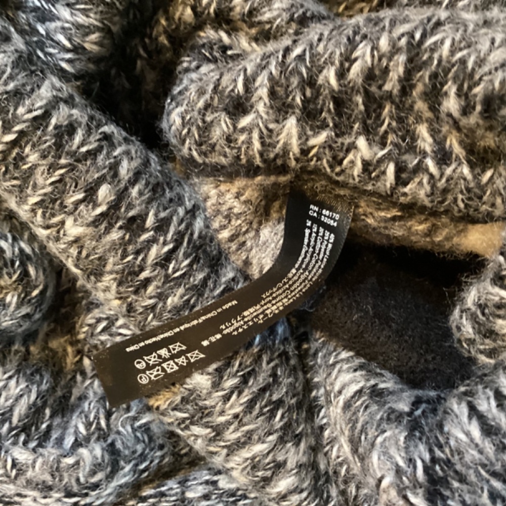 Wool Design Poncho - Picture 6 of 7